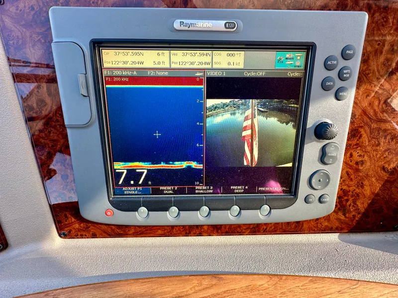 Slide: The Image of Bayliner 4788 Pilot House Motoryacht 1999 - 55