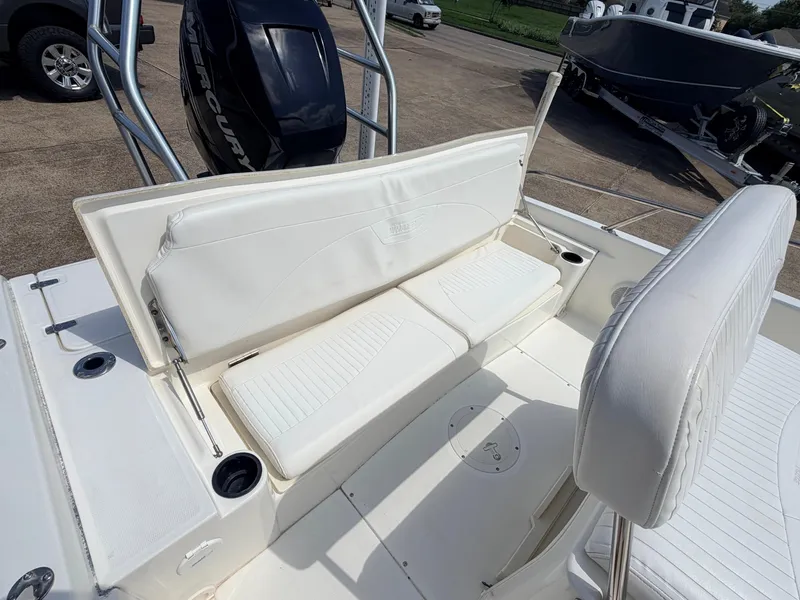 Slide: The Image of Boston Whaler 230 Dauntless 2010 - 18