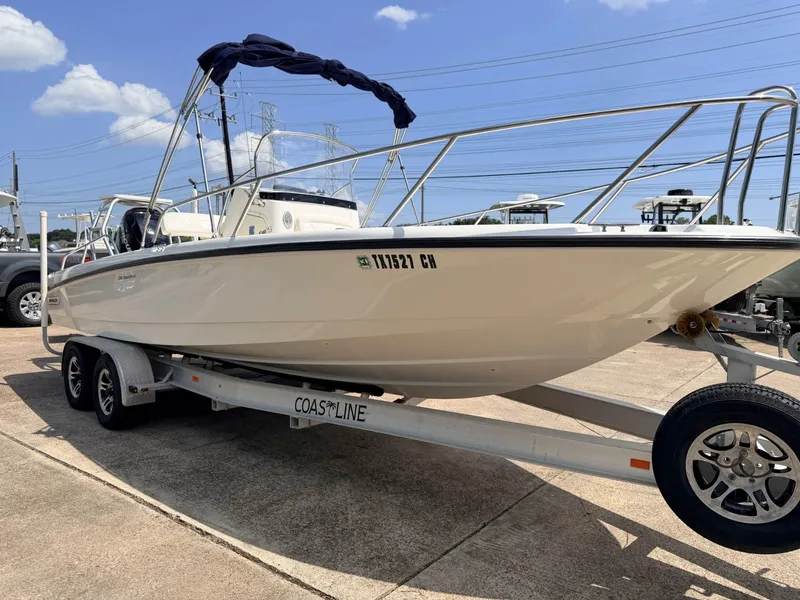 Slide: The Image of Boston Whaler 230 Dauntless 2010 - 23