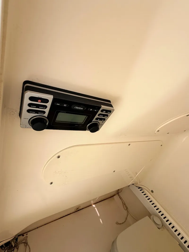 Slide: The Image of Boston Whaler 230 Dauntless 2010 - 16
