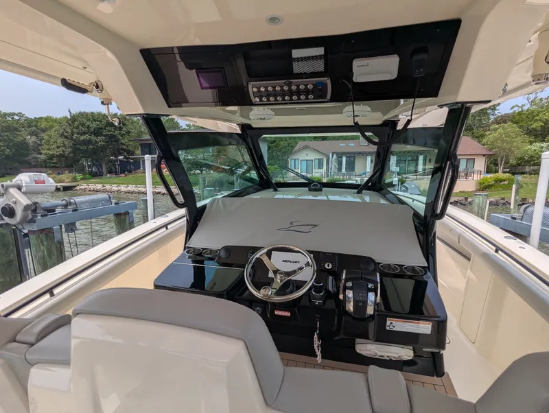Slide: The Image of Scout 420 LXF 2020 - 2