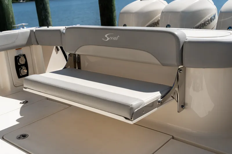 Slide: The Image of Scout 420 LXF 2020 - 56