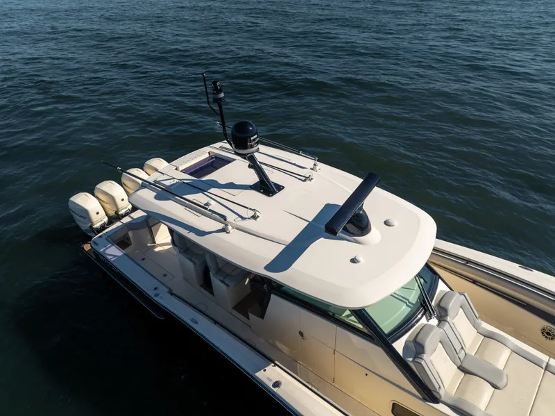 Slide: The Image of Scout 420 LXF 2020 - 18