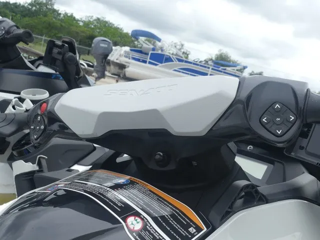 Slide: The Image of Sea-Doo FishPro Scout 130 2022 - 9