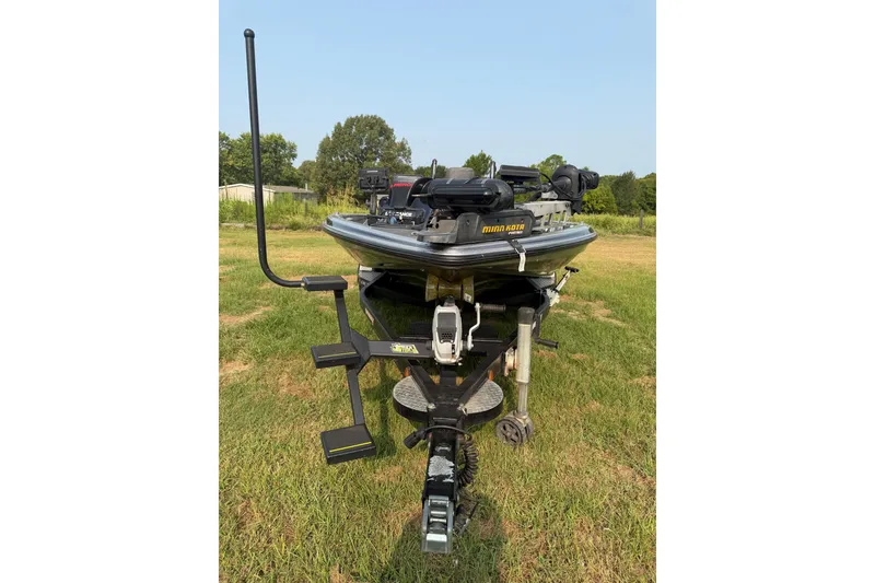 The Image of 2016 Phoenix 919 ProXP boat on trailer, equipped with Minn Kota motor, parked on grass. - 0