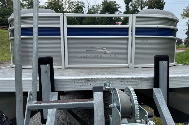 Slide: The Image of 2020 Bennington S 22 SL pontoon boat on trailer, rear view. - 5