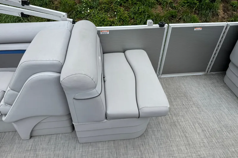Slide: The Image of 2020 Bennington S 22 SL pontoon boat with gray seating and flooring. - 12