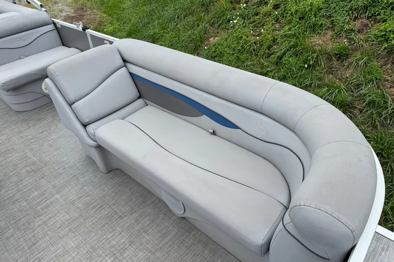 Slide: The Image of 2020 Bennington S 22 SL pontoon boat with gray cushioned seating. - 8