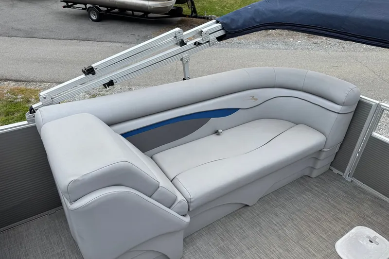 Slide: The Image of 2020 Bennington S 22 SL pontoon boat with gray seating and blue accent. - 10
