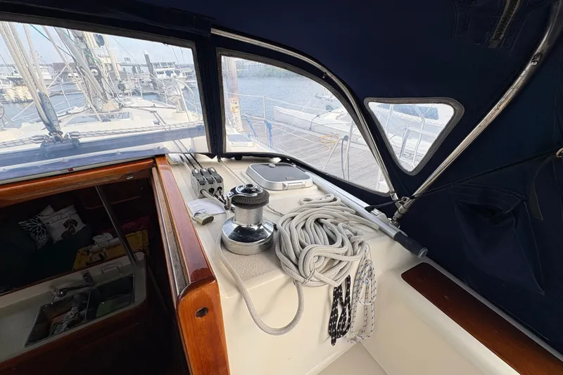 Slide: The Image of Interior view of 2002 Caliber 40LRC sailboat cockpit with ropes and winch. - 44