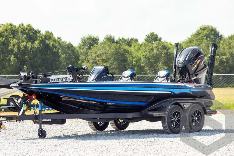 The Image of 2027 Skeeter FXE20 Pro bass boat on trailer, parked outdoors. - 1