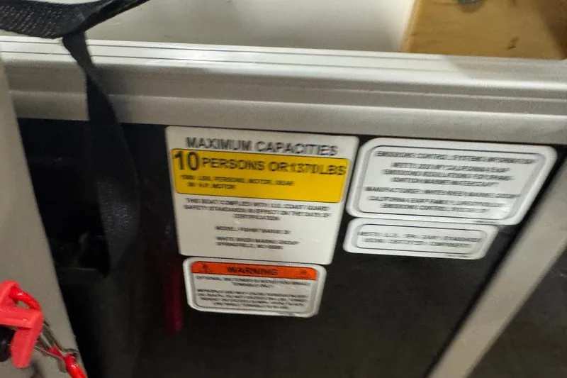 Slide: The Image of Capacity label on 2021 Sun Tracker Fishin' Barge 20 DLX, indicating 10-person limit. - 16