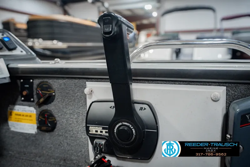 Slide: The Image of 1999 Lund Mr. Pike 17 boat throttle control in a marine showroom. - 38