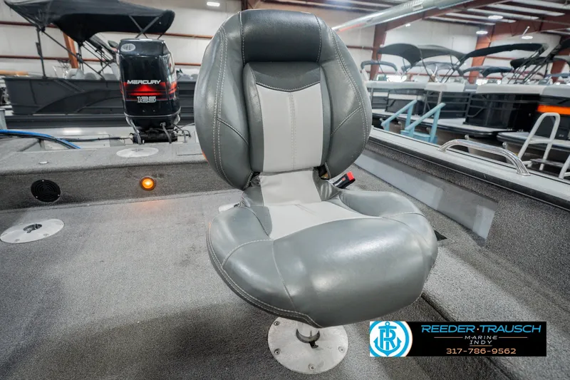 Slide: The Image of 1999 Lund Mr. Pike 17 boat seat with Mercury 125 outboard motor in showroom. - 43