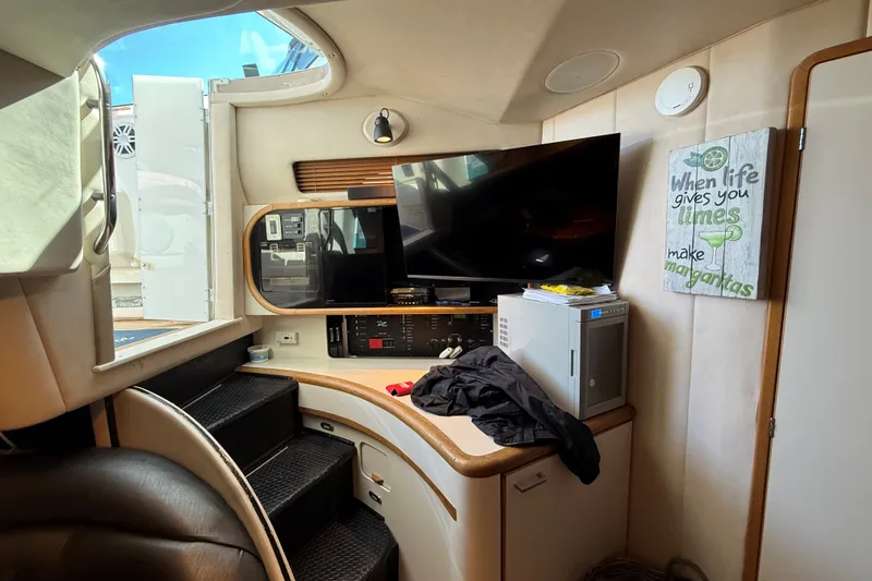 Slide: The Image of Interior of a 1994 Sea Ray 500 Sundancer yacht with TV and decor. - 27