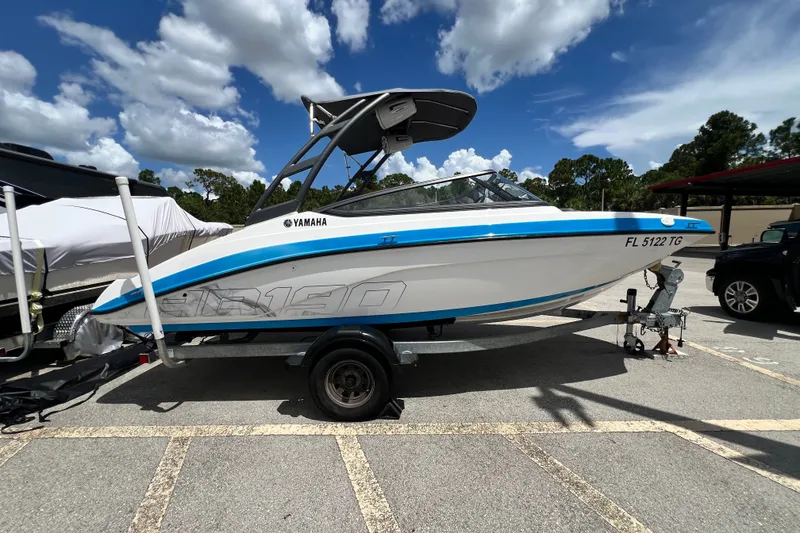 Slide: The Image of 2022 Yamaha Boats AR190 on trailer under blue sky, parked in lot. - 1