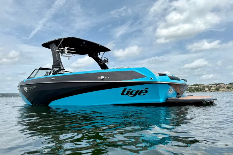 Slide: The Image of 2023 Tige Z3 boat on water, featuring sleek design and vibrant blue color. - 4