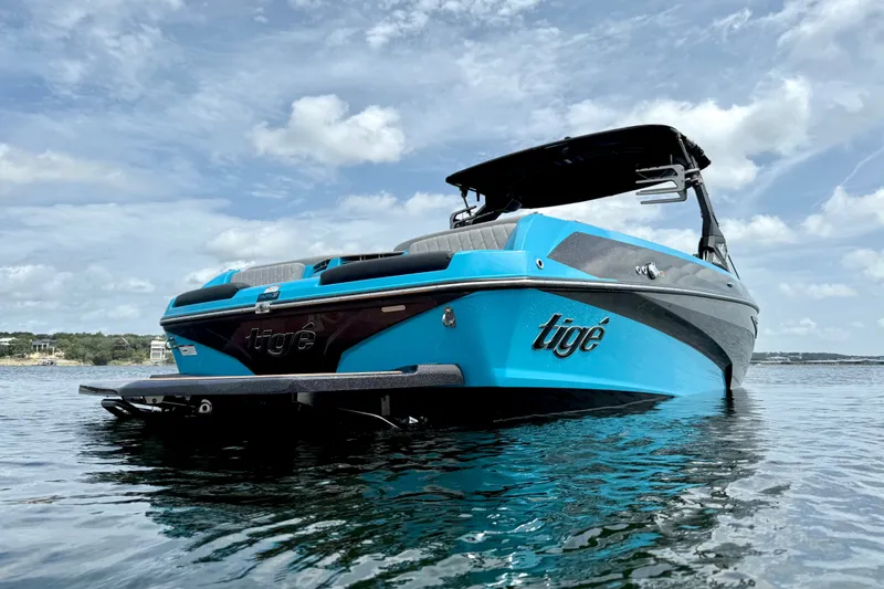 Slide: The Image of 2023 Tige Z3 boat on water, featuring sleek design and vibrant blue color. - 6