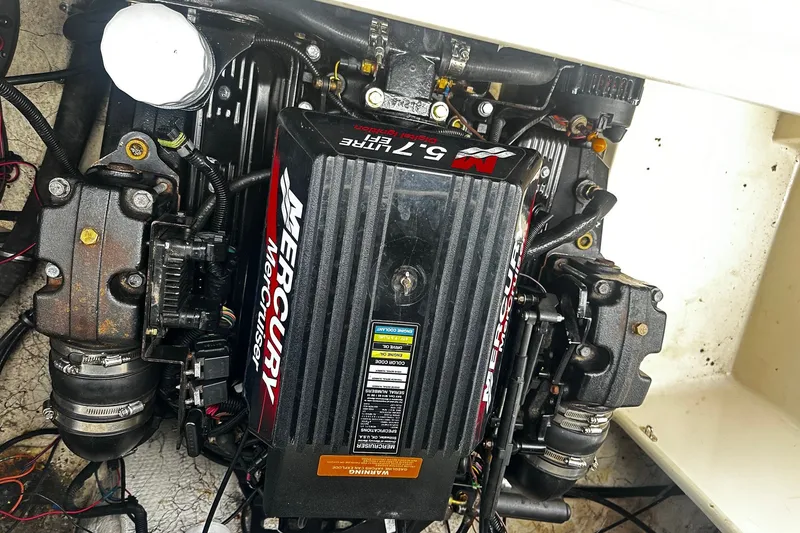 Slide: The Image of Engine of a 2001 Rinker 232 Captiva Bowrider with Mercury MerCruiser 5.7L EFI. - 14
