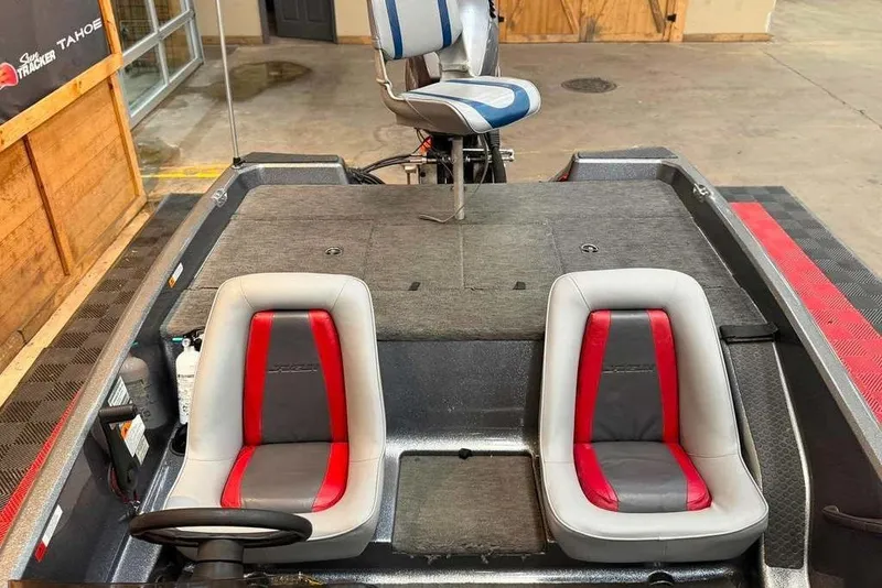 Slide: The Image of Interior of a 1999 Javelin RENEGADE 18 boat with red and gray seating. - 5