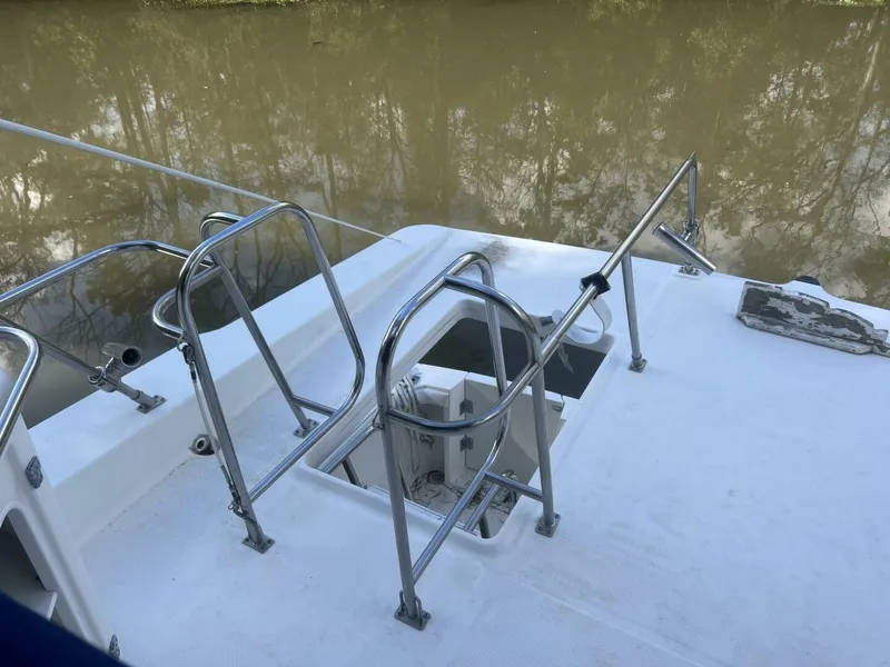 Slide: The Image of Bayliner 4788 Pilot House Motoryacht 2000 - 41