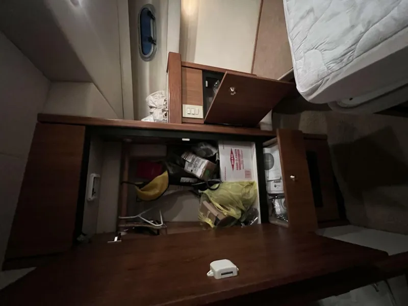 Slide: The Image of Bayliner 4788 Pilot House Motoryacht 2000 - 25