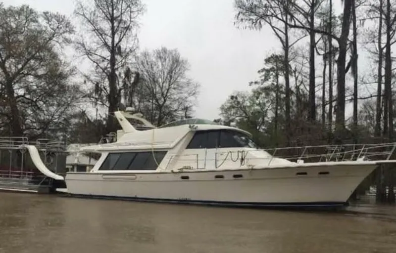 The Image of Bayliner 4788 Pilot House Motoryacht 2000 - 0