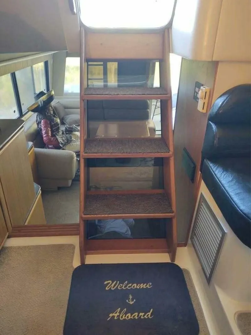 Slide: The Image of Bayliner 4788 Pilot House Motoryacht 2000 - 7