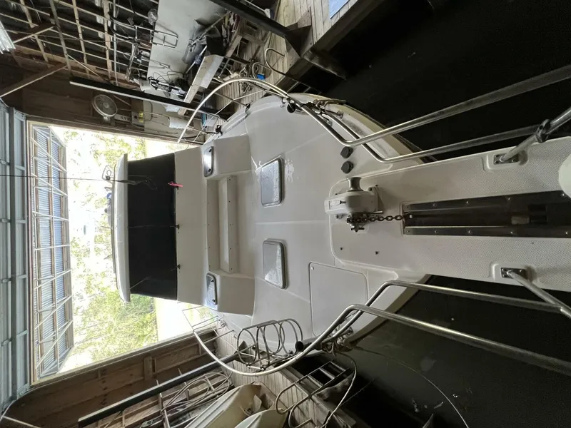 Slide: The Image of Bayliner 4788 Pilot House Motoryacht 2000 - 46