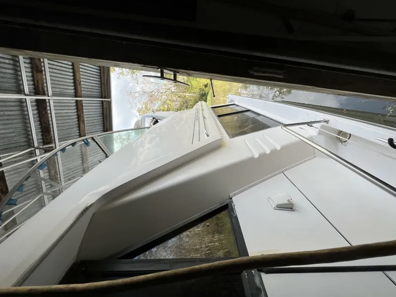 Slide: The Image of Bayliner 4788 Pilot House Motoryacht 2000 - 44