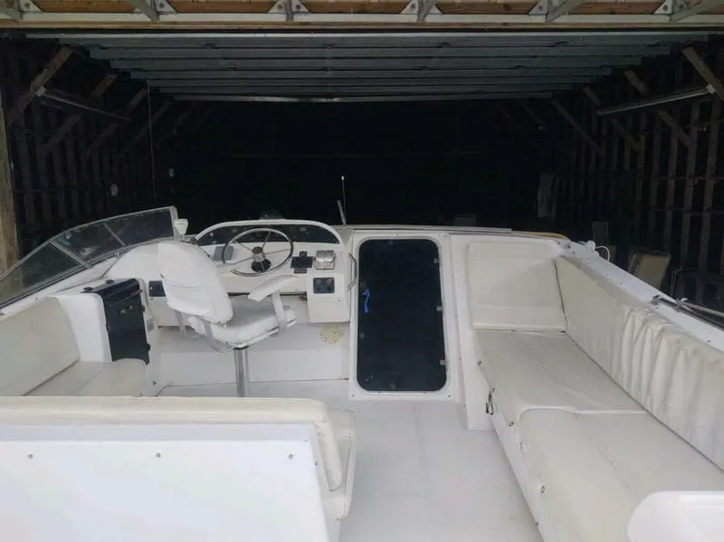 Slide: The Image of Bayliner 4788 Pilot House Motoryacht 2000 - 6