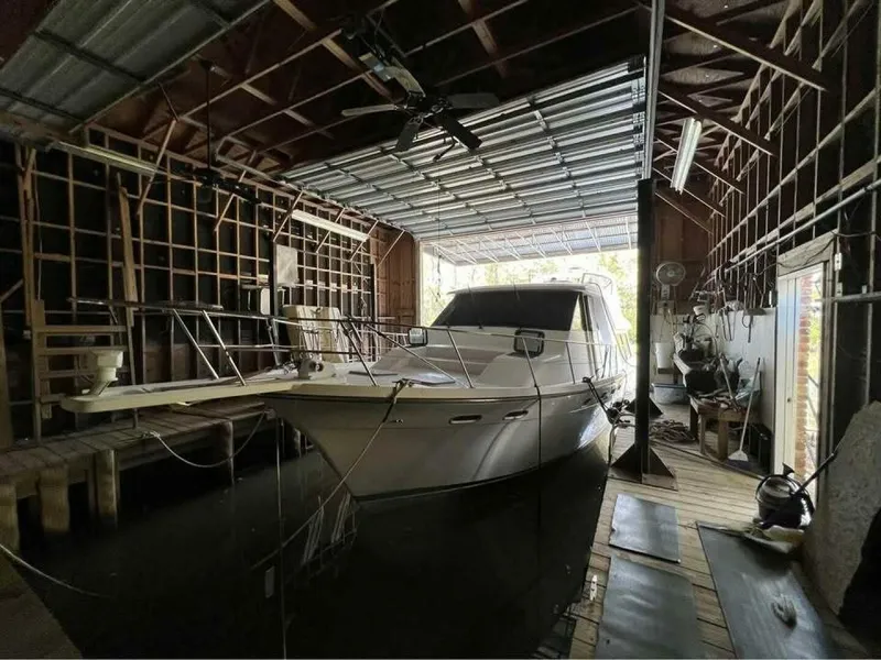 Slide: The Image of Bayliner 4788 Pilot House Motoryacht 2000 - 2