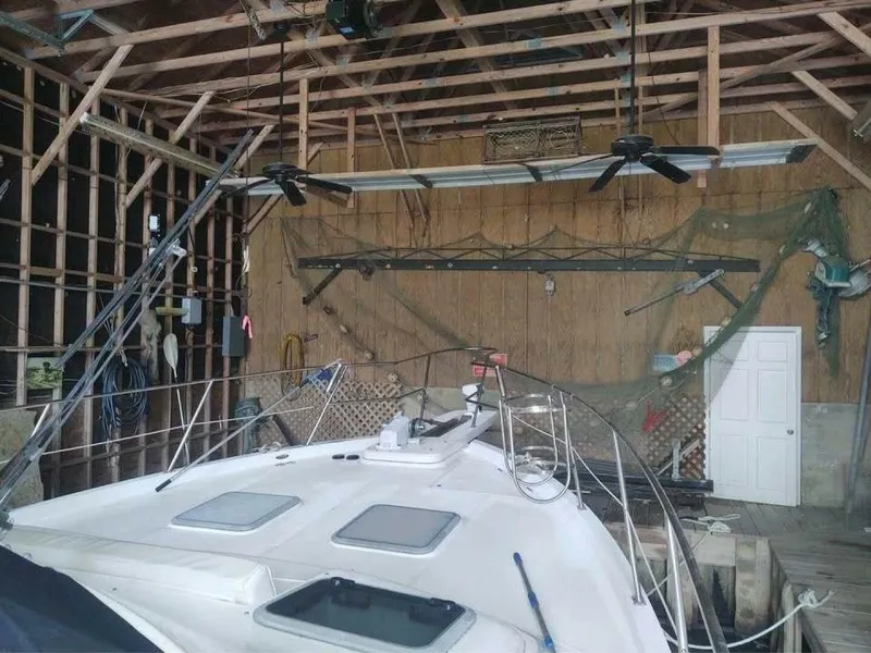 Slide: The Image of Bayliner 4788 Pilot House Motoryacht 2000 - 4