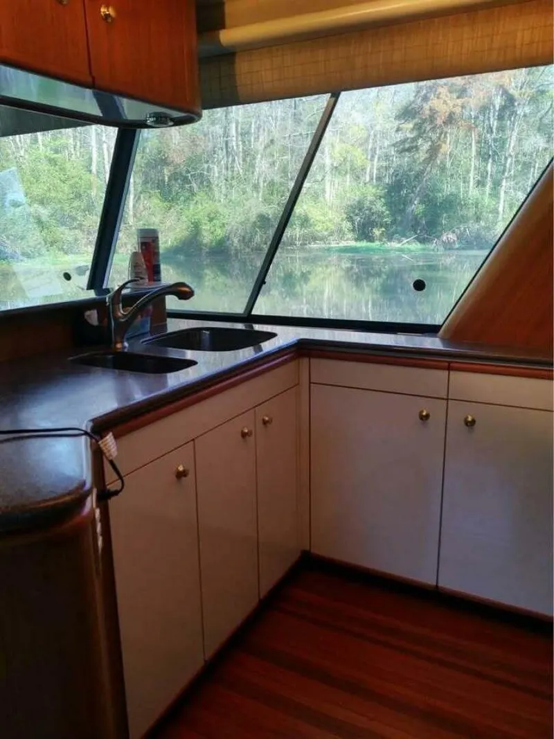 Slide: The Image of Bayliner 4788 Pilot House Motoryacht 2000 - 8