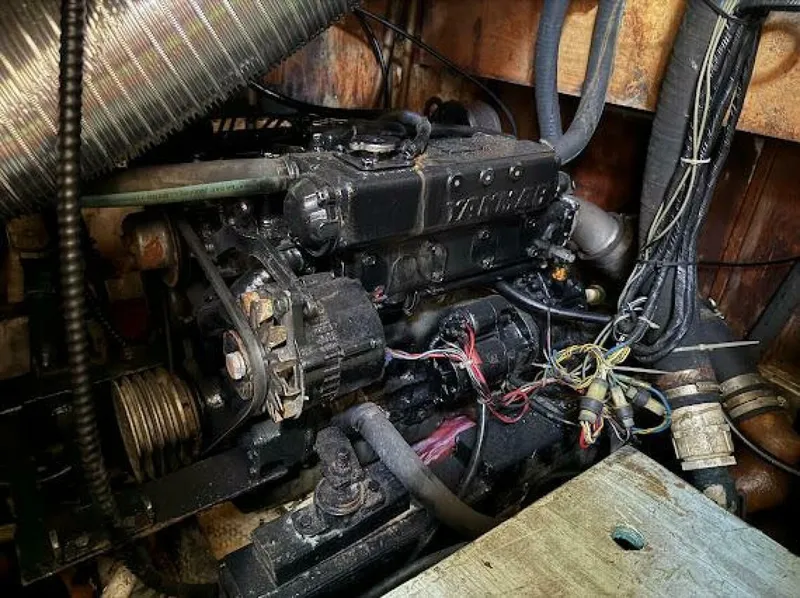 Slide: The Image of The engine room of a 1989 Morgan 440 shows a robust engine with wires and hoses. - 18