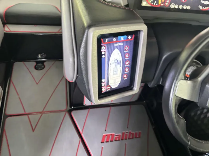Slide: The Image of Malibu Wakesetter 23 LSV 2022 - 65