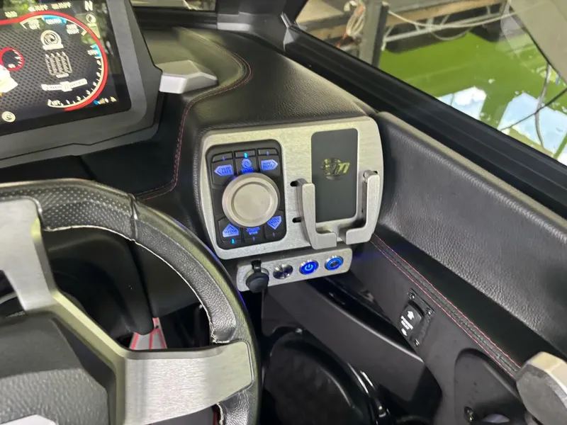Slide: The Image of Malibu Wakesetter 23 LSV 2022 - 54