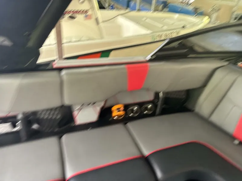 Slide: The Image of Malibu Wakesetter 23 LSV 2022 - 52