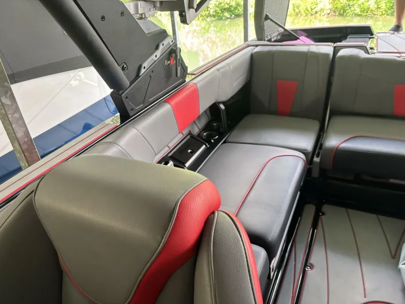 Slide: The Image of Malibu Wakesetter 23 LSV 2022 - 81