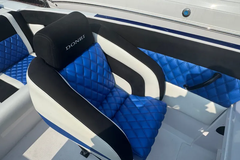 Slide: The Image of 2009 Donzi 27 ZR boat interior with blue and white quilted seats. - 19
