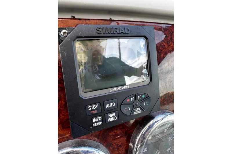 Slide: The Image of Simrad AP16 autopilot display on 2004 Formula 370 Super Sport dashboard. - 31