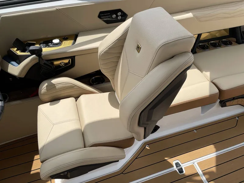 Slide: The Image of Nautique G23 2027 - 18