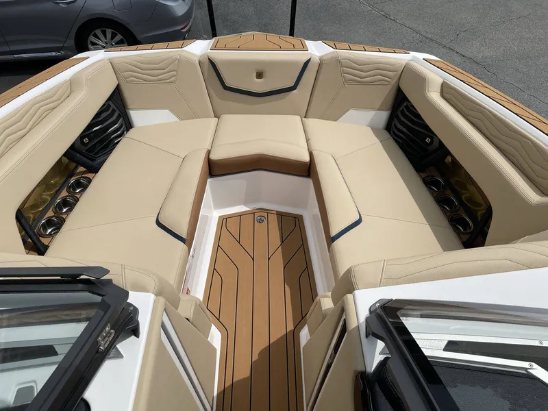 Slide: The Image of Nautique G23 2027 - 6