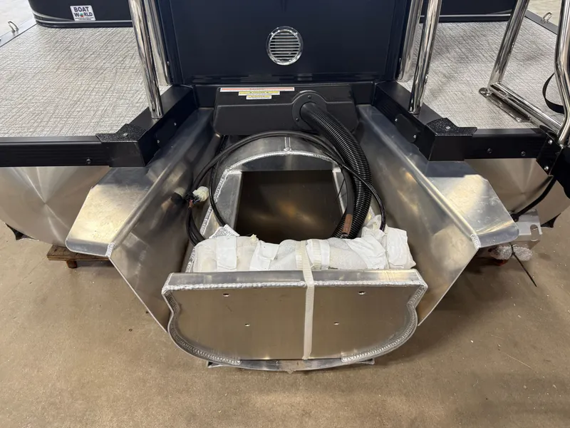Slide: The Image of Tahoe LTZ 2385 Quad Lounge 300HP Tritoon 2026 - 47