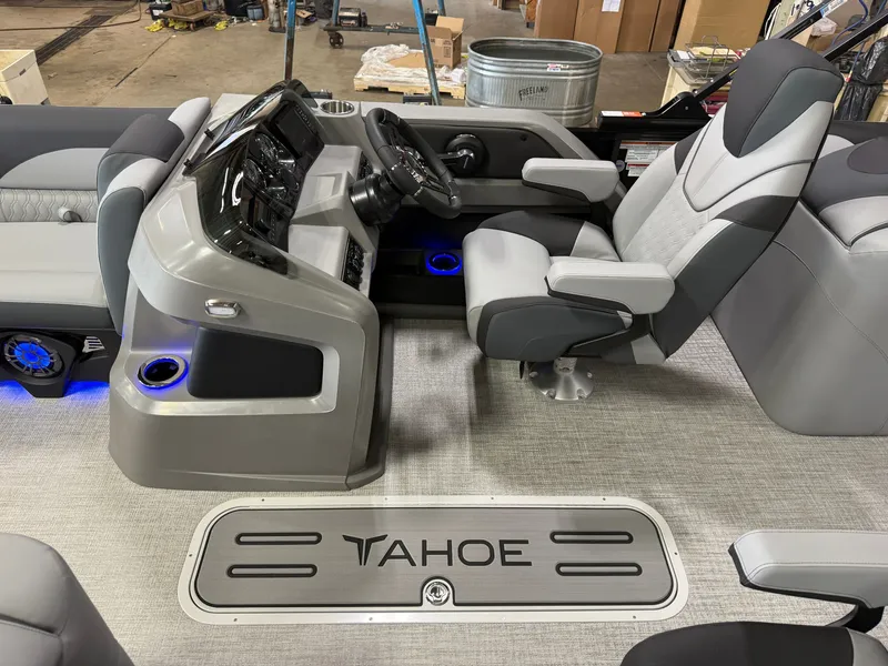 Slide: The Image of Tahoe LTZ 2385 Quad Lounge 300HP Tritoon 2026 - 11