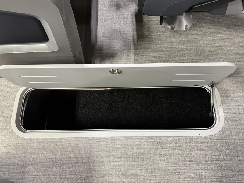Slide: The Image of Tahoe LTZ 2385 Quad Lounge 300HP Tritoon 2026 - 32