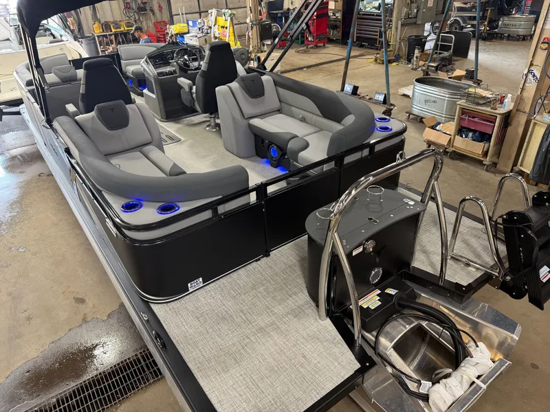 Slide: The Image of Tahoe LTZ 2385 Quad Lounge 300HP Tritoon 2026 - 51