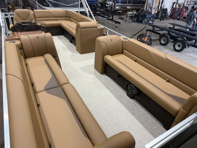 Slide: The Image of Tahoe Sport 2380 Cruise Rear Bench (CRB) & Honda 4-Stroke EFI 2026 - 28