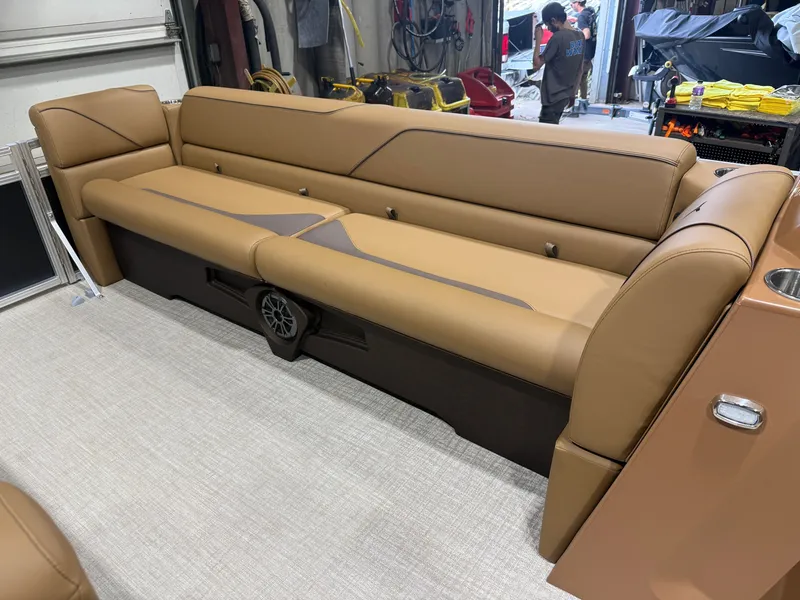 Slide: The Image of Tahoe Sport 2380 Cruise Rear Bench (CRB) & Honda 4-Stroke EFI 2026 - 29
