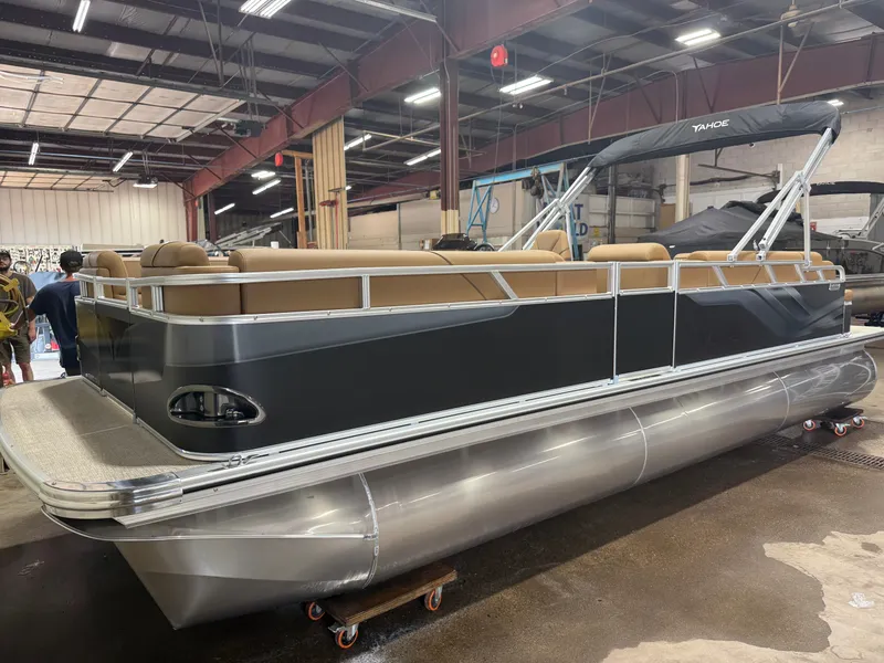 Slide: The Image of Tahoe Sport 2380 Cruise Rear Bench (CRB) & Honda 4-Stroke EFI 2026 - 33